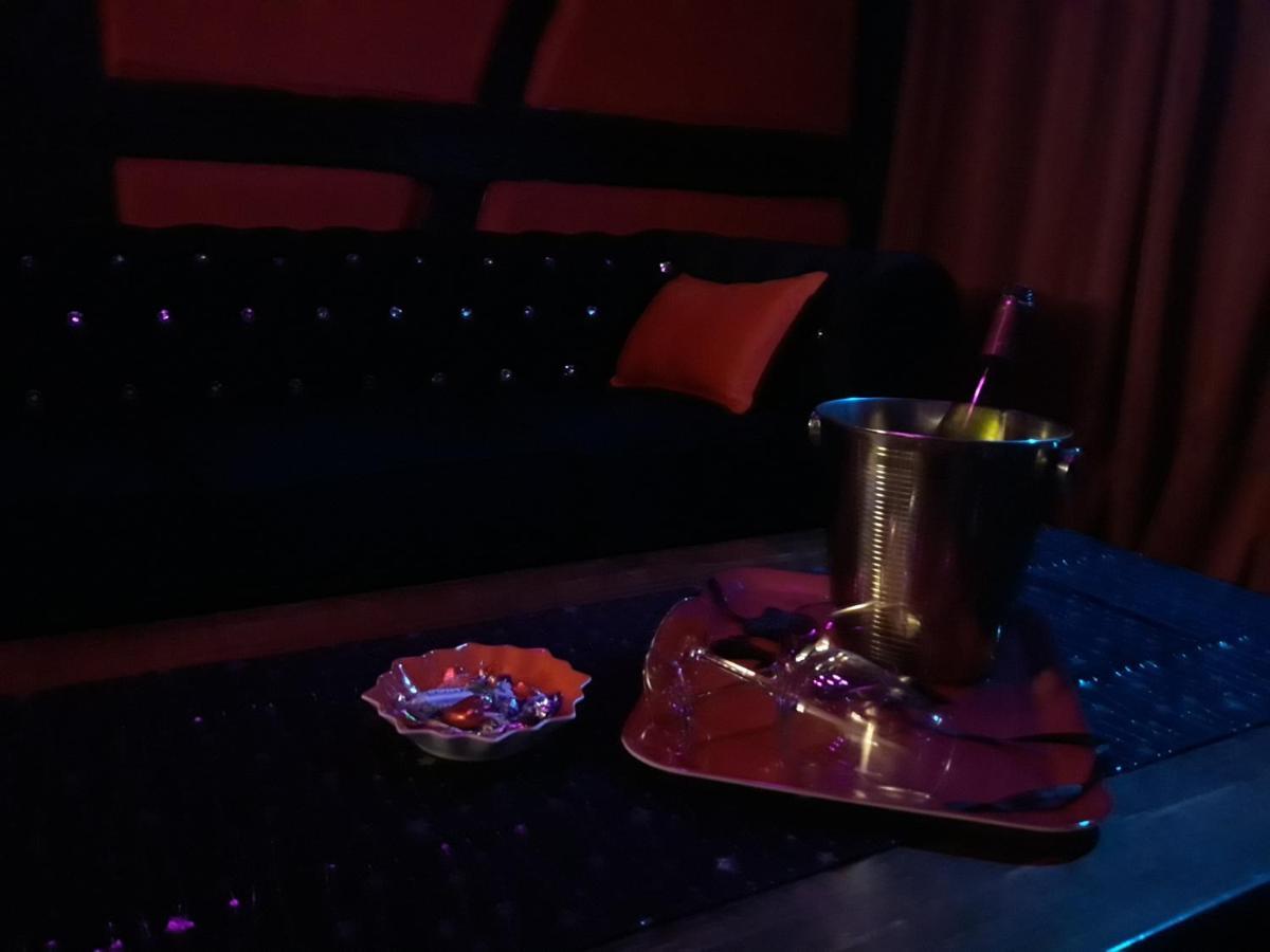 Love Room Le Rouge Et Noir Barr Zewnętrze zdjęcie