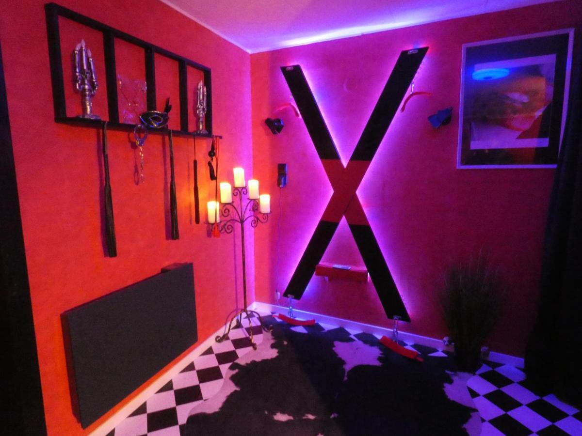 Love Room Le Rouge Et Noir Barr Zewnętrze zdjęcie