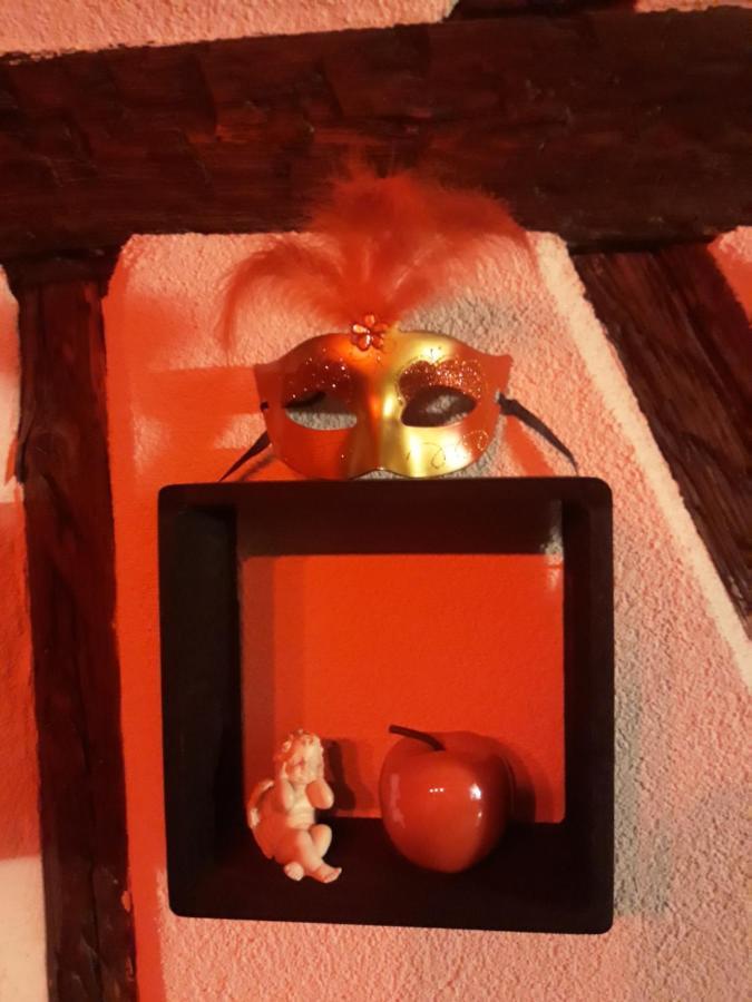 Love Room Le Rouge Et Noir Barr Zewnętrze zdjęcie