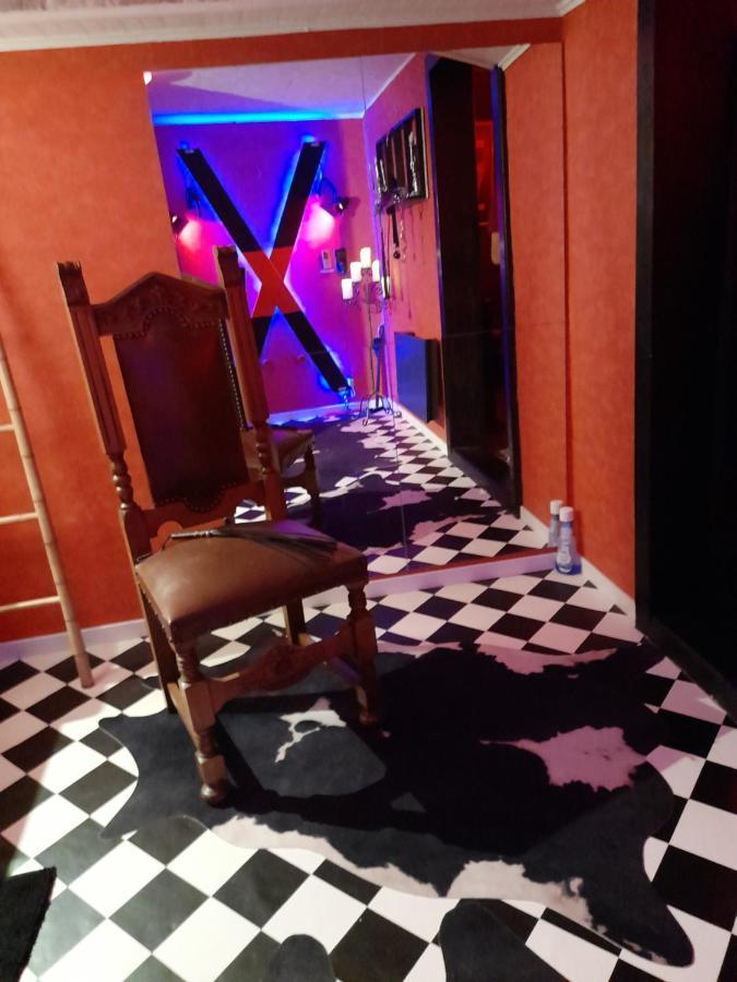 Love Room Le Rouge Et Noir Barr Zewnętrze zdjęcie