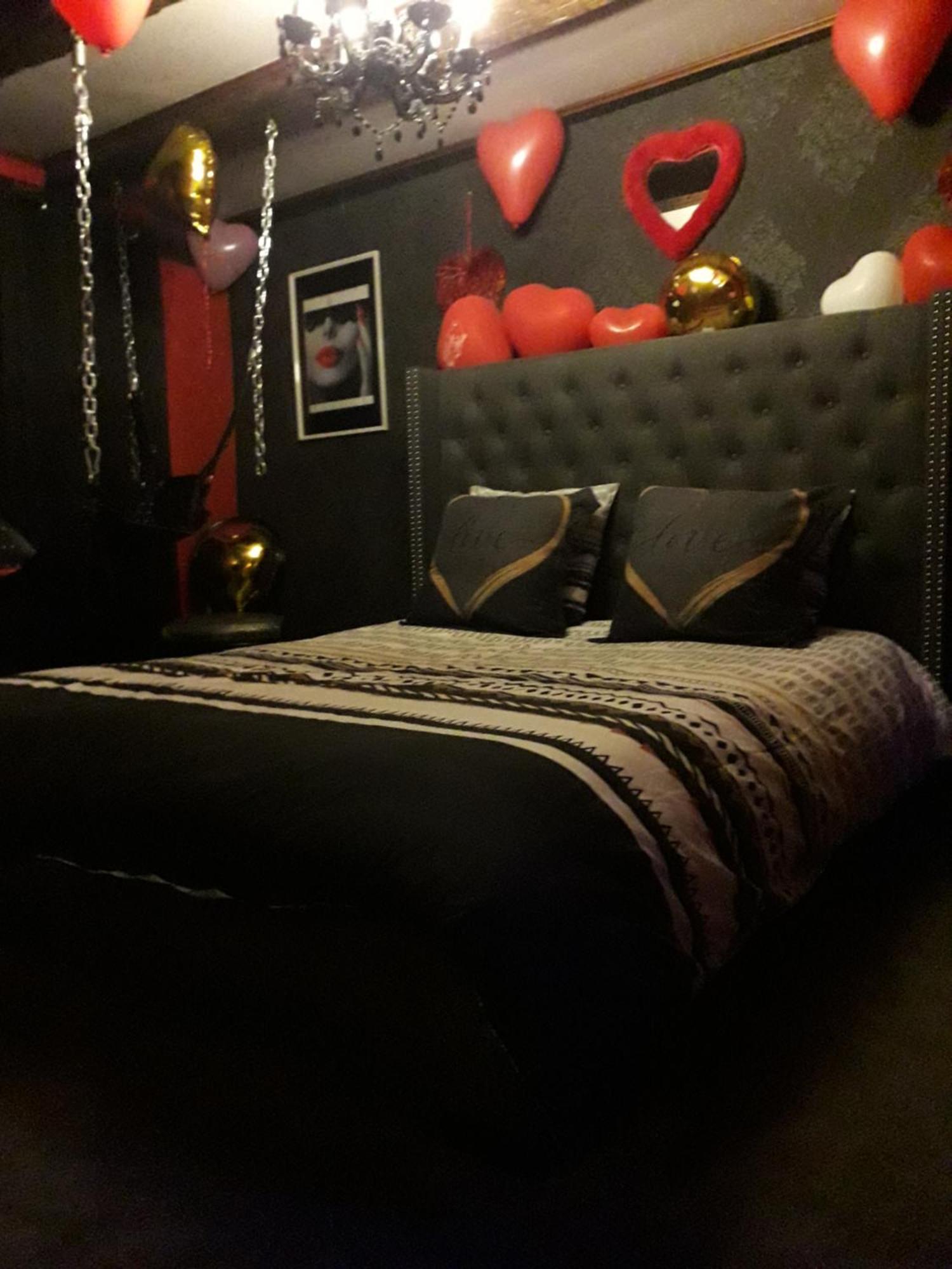 Love Room Le Rouge Et Noir Barr Zewnętrze zdjęcie
