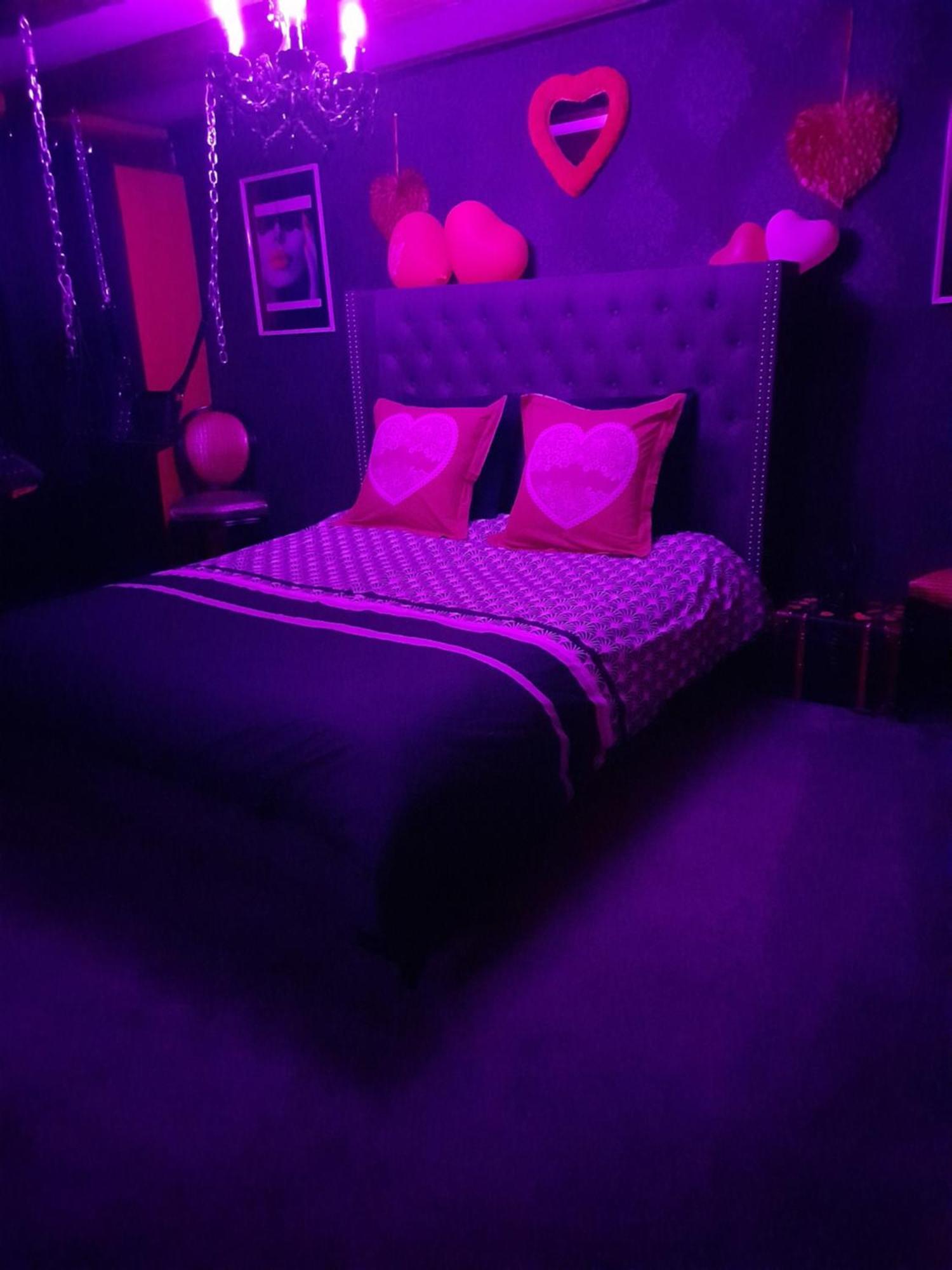 Love Room Le Rouge Et Noir Barr Zewnętrze zdjęcie