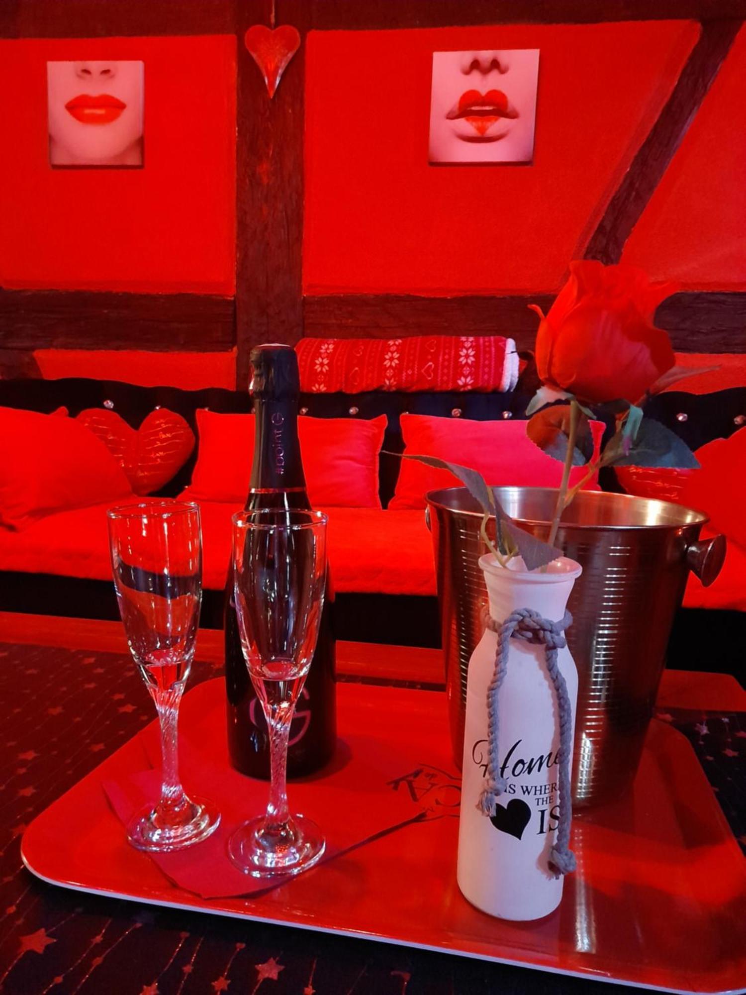 Love Room Le Rouge Et Noir Barr Zewnętrze zdjęcie