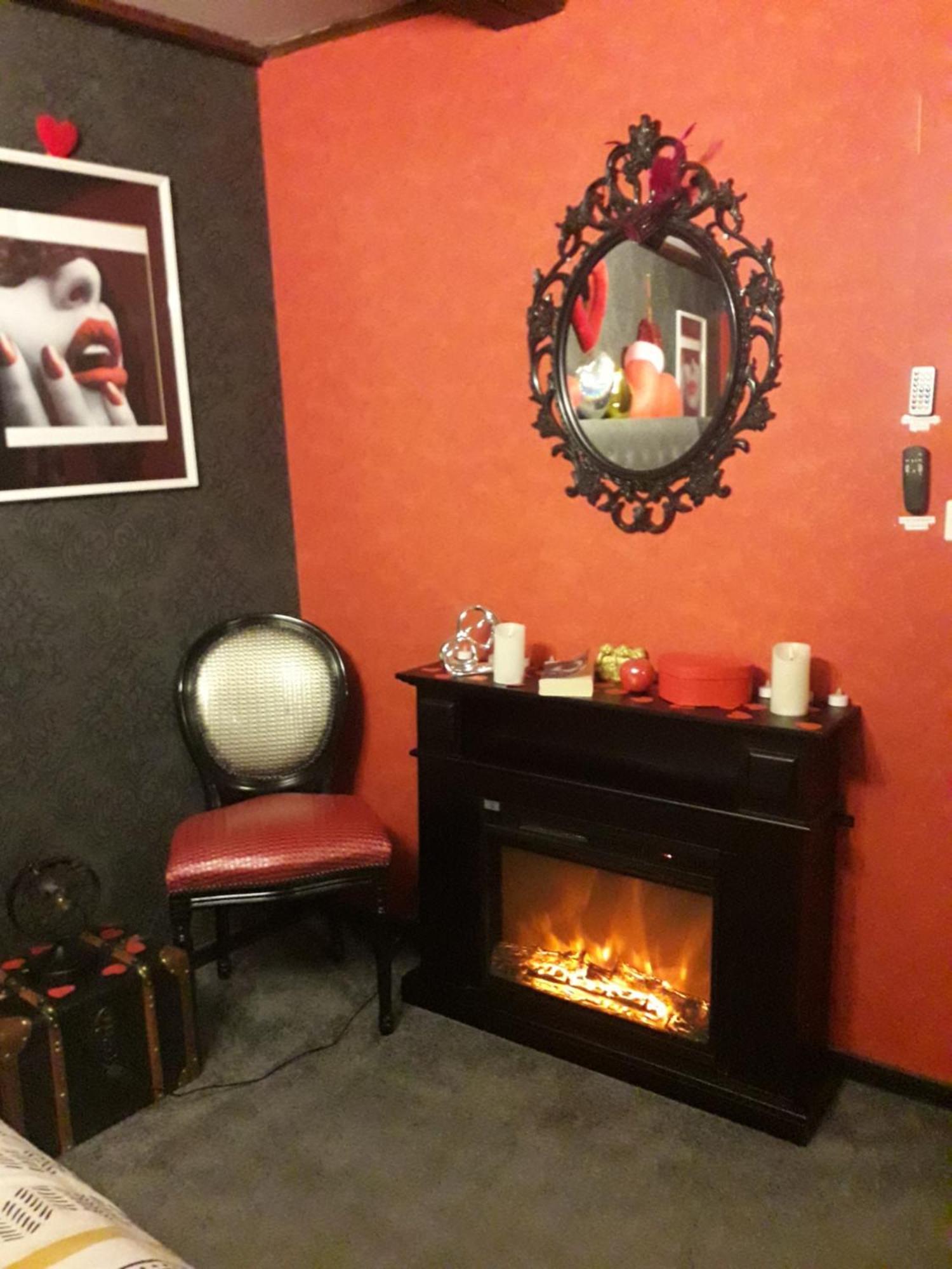 Love Room Le Rouge Et Noir Barr Zewnętrze zdjęcie